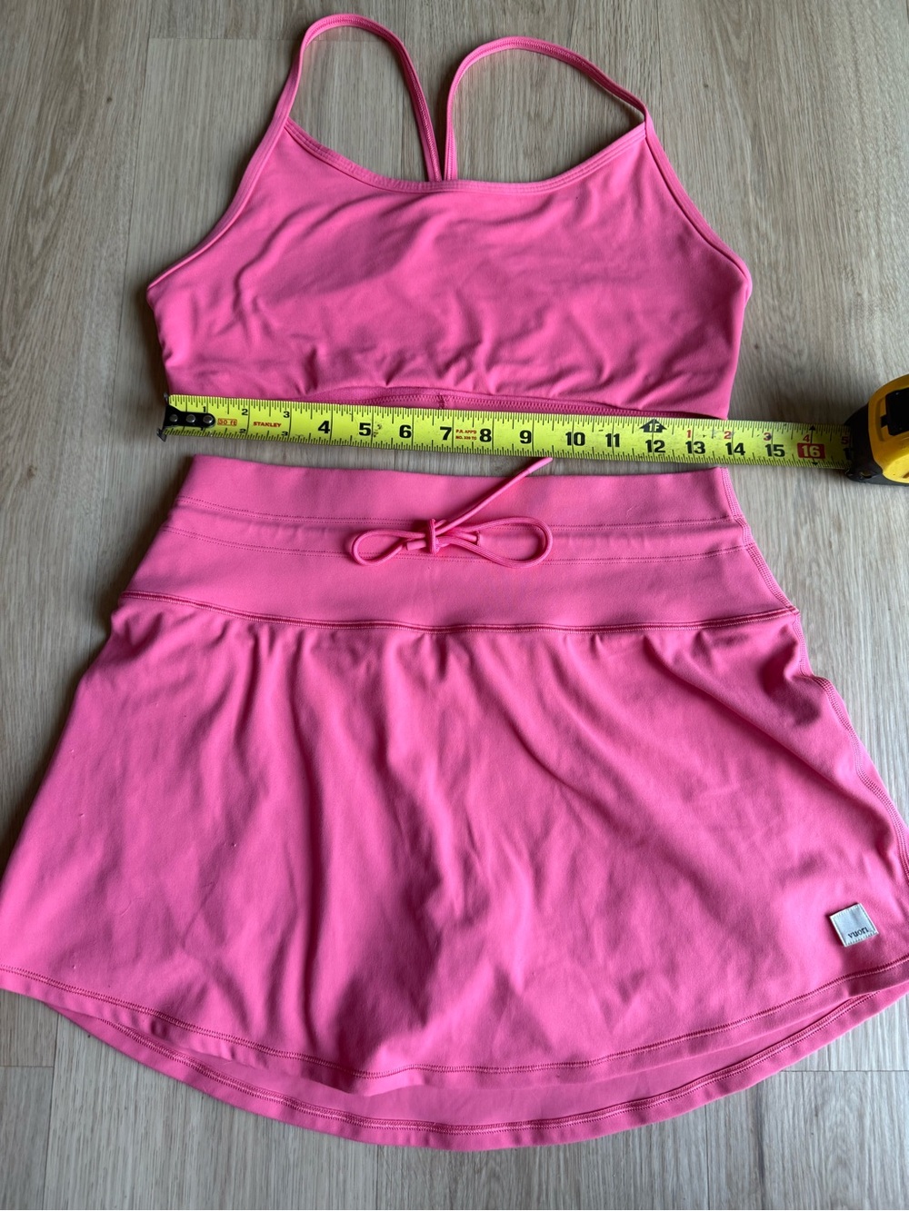 Vuori Sunset Pink SET All the Feels Bra Daily Skirt Sz L - Picture 2 of 4
